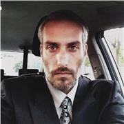 Insegnante di Grafica a con 12 anni di esperienza sia come professionista che come docente, in Italia e in Asia